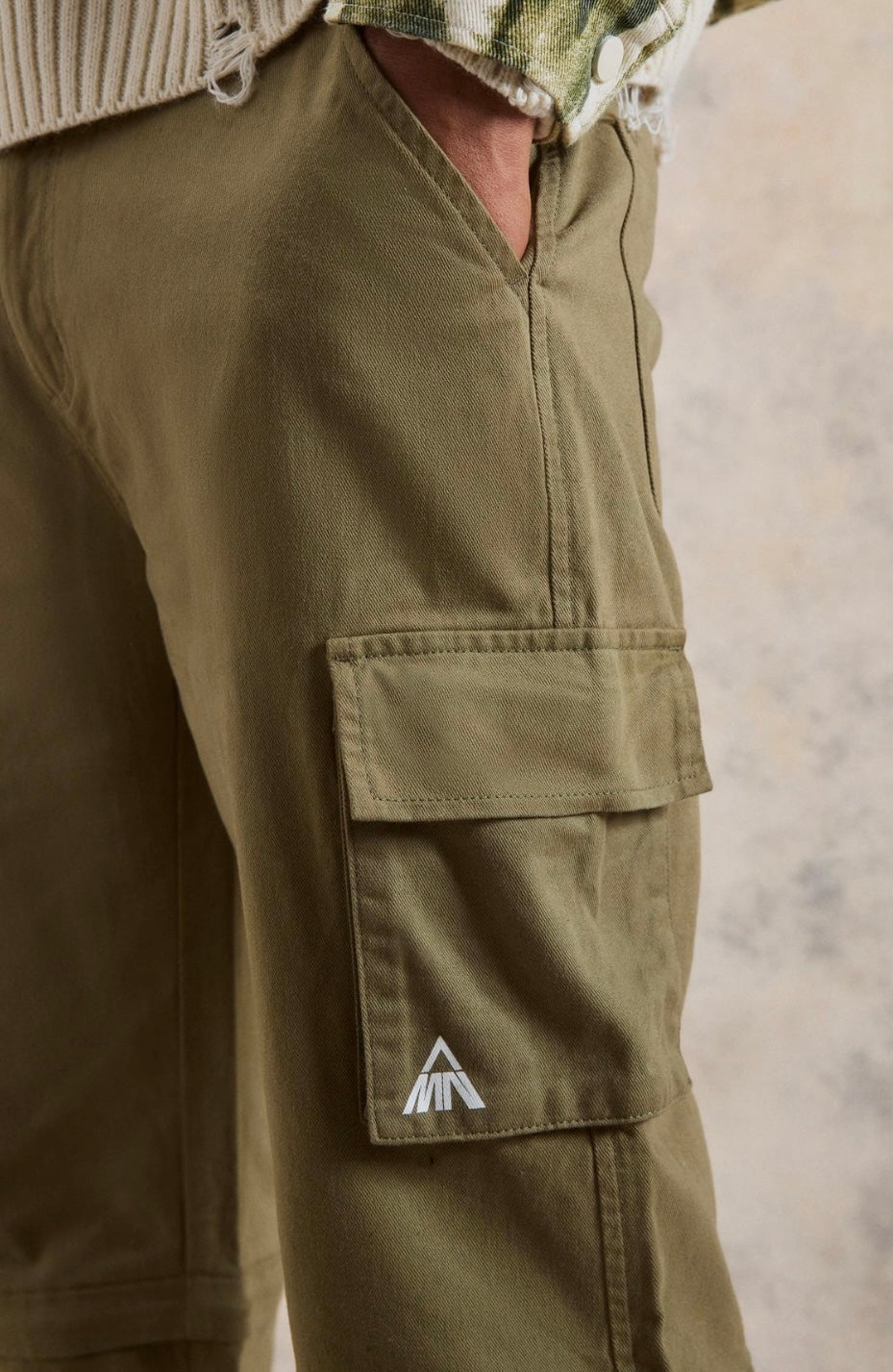 Fixed Waist Relaxed Zip Off Leg cargo Trouser